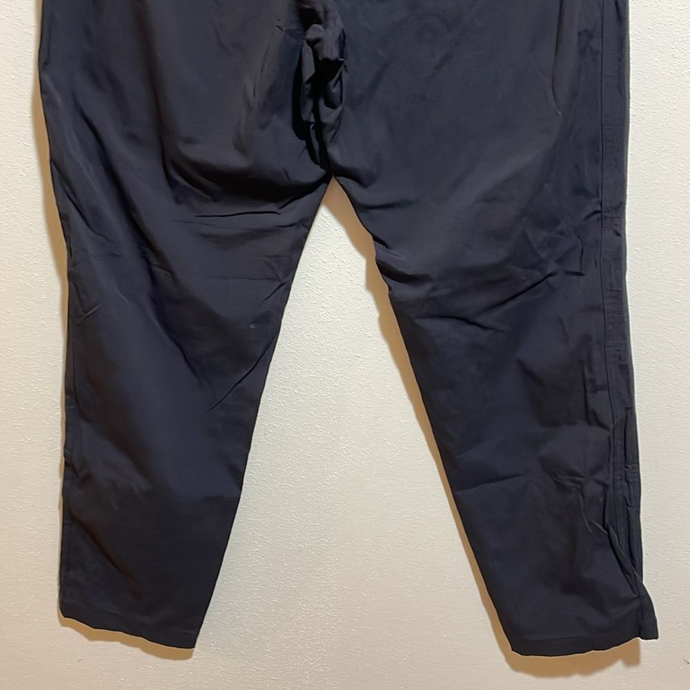 Athleta Trekkie Paper Bag Pants Black Pull On Nylon Hiking Size 6 405927 - Picture 10 of 13